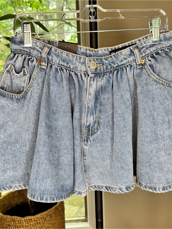Blank NYC Dresses & Skirts - Blank NYC Light Wash Denim Pleated Gathered Waistband Mini Skirt